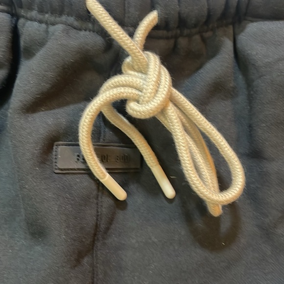 - Fear of god essentials jet black sweat shorts(black collection) - Picture 4 of 7